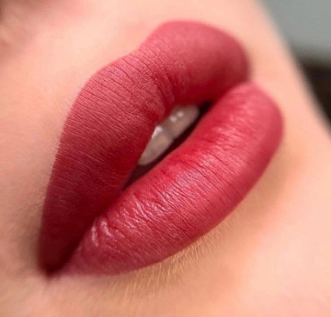 <span style="font-weight: 700;">Lipstick Effect (Full Coverage)</span>